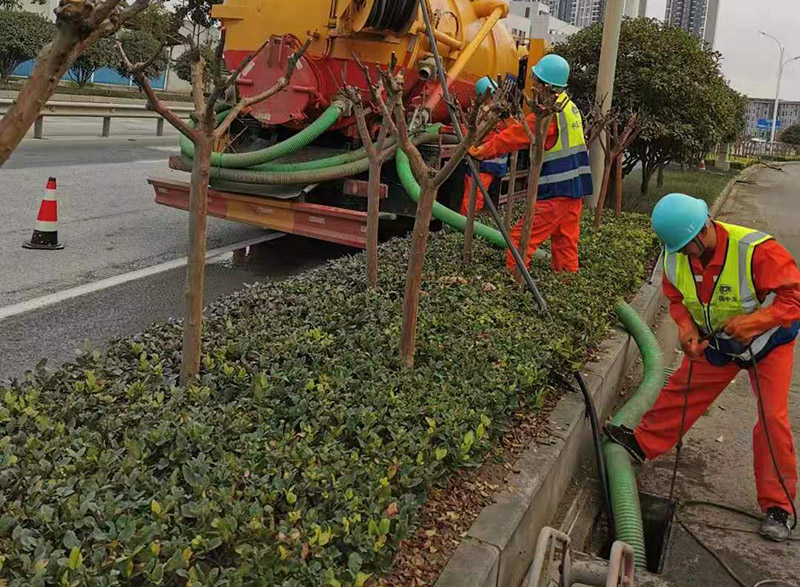 古镇镇市政管道清淤